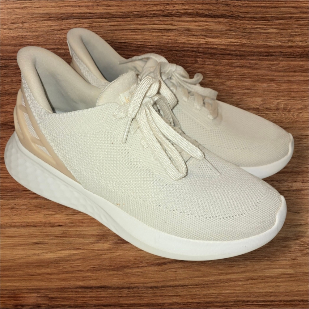 Kizik Athens Running Shoes Women's Cream/White Athletic Size 6.5 Wide Orthopedic